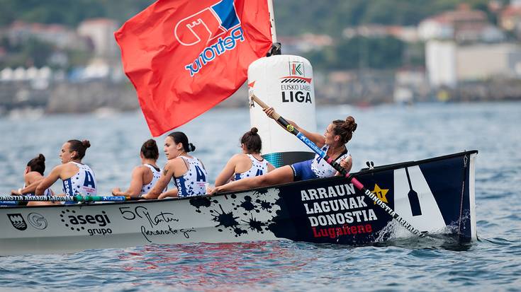 Herritarrak kide dituzten traineruek Donostiako arantza Zierbenan kendu zuten