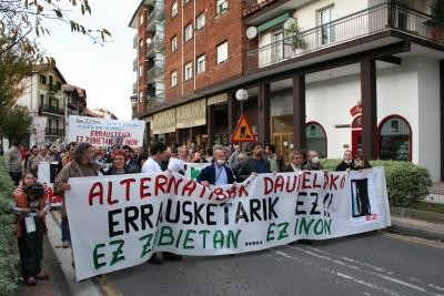 Erraustegiaren babesleen aurkako elkarretaratzea