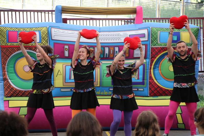 'Gora bihotzak' izango da hilabeteko lehen kale ikuskizuna