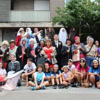 Santa Ana eguna: parodiako aktoreen desfilea