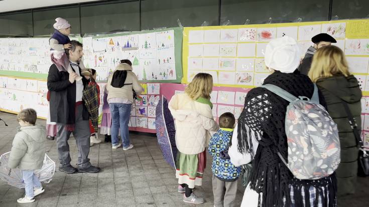 Haurren marrazkiak ikusgai jarri dituzte Okendoko arkupeetan