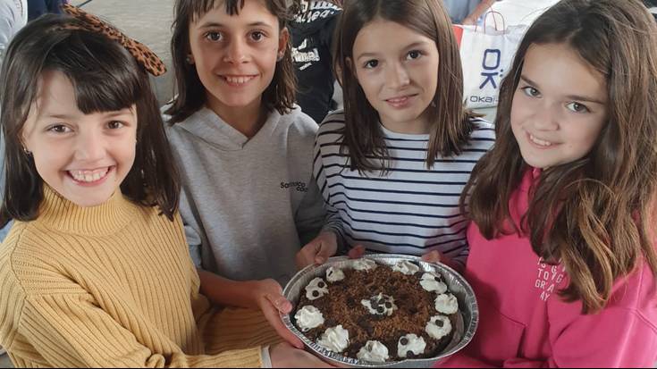 Gazte Klubeko kideek postre goxoak prestatu dituzte