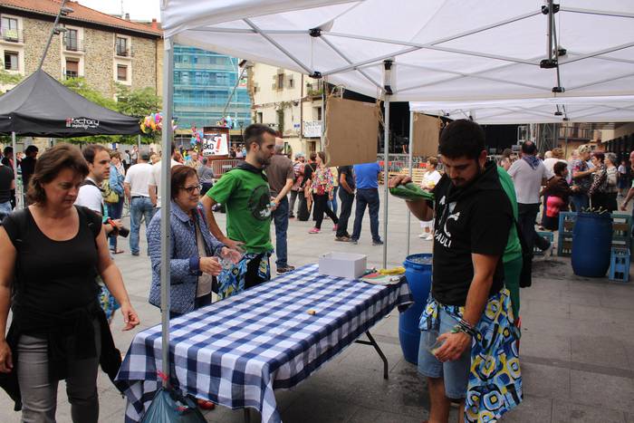 Festa eta algara, Ttakun elkartearen eskutik