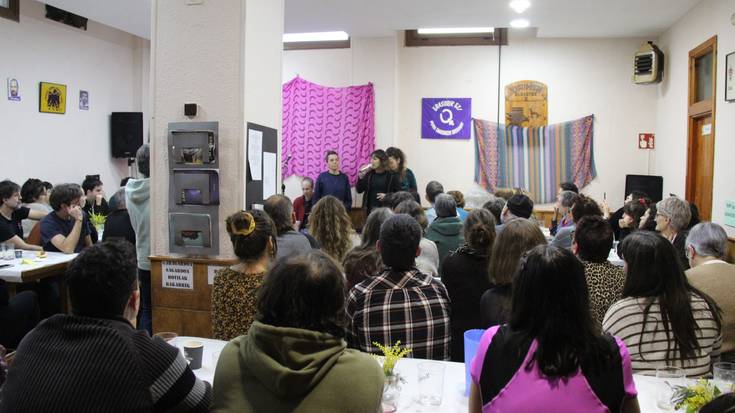 Salgai jarri dituzte bertso bazkari literariorako txartelak