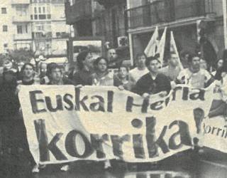 Txuri-beltzean nahiz koloretan, beti euskararen alde