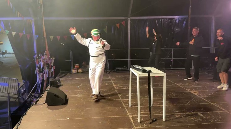 'Ping pong' mahai erraldoia bihurtu da Okendo, DJ Arminen eskutik