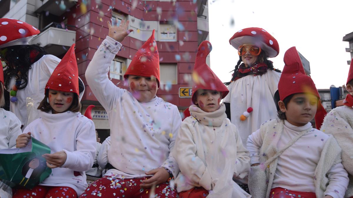 Desfilean galtzagorriz eta animaliatxoz jantzita ateratzeko izen ematea zabalik