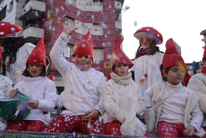 Desfilean galtzagorriz eta animaliatxoz jantzita ateratzeko izen ematea zabalik