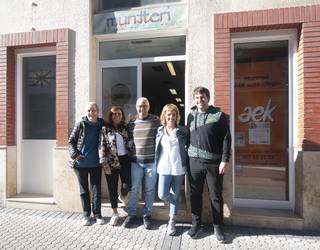 Ikaskuntza prozesu "dinamiko eta berritzailean" murgiltzeko ateak zabalik dituzte Muntteri AEK euskaltegian