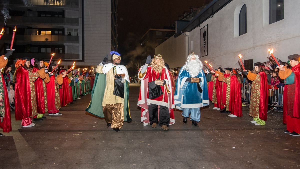 Eskutitzen jasotzea, haurrei harrera eta kabalgata iragarri dituzte