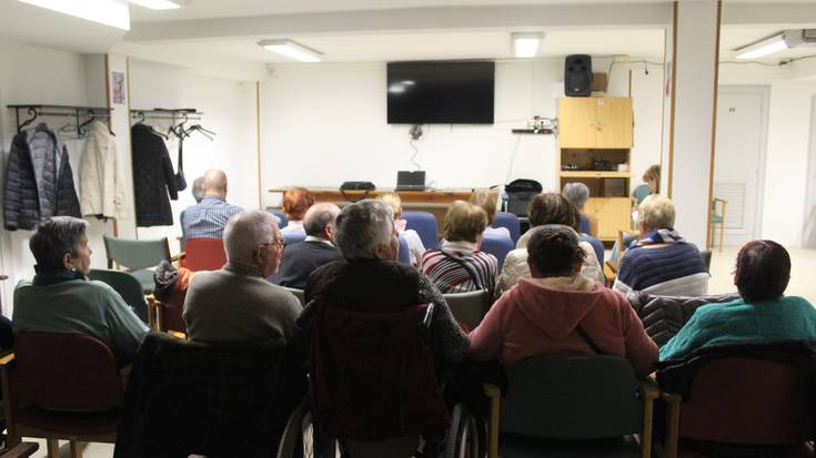 Gogoetarako arratsalde aproposa izan dute herriko nagusiek eta haurrek