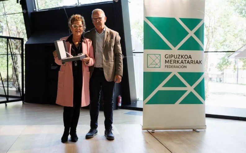 Mendeurrenagatik beste aitortza bat jaso du Ormazabal loradendak