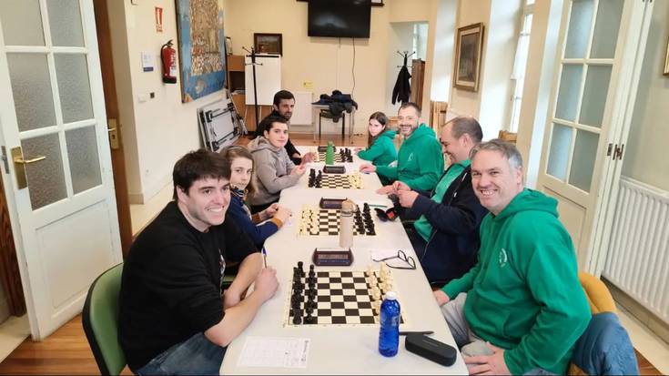 Taula Xake Klubeko kideek taldekako Liga hasi dute