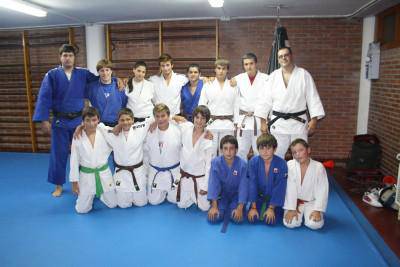 Infantil mailako judokek brontzezko bi domina ekarri dituzte Sauvagnonetik