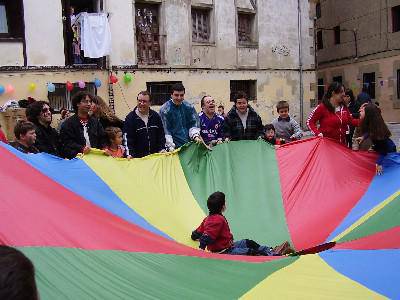 Boliviako haurren aldeko ekimena Okendo plazan