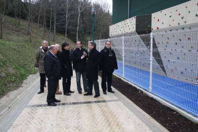 Padel pista eta rokodromoa erabilgarri