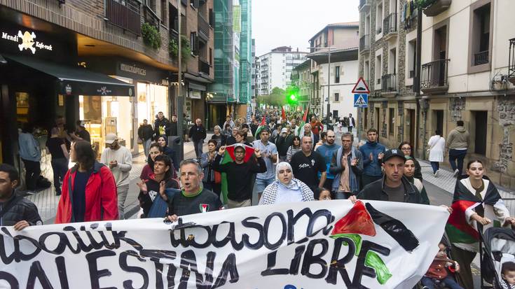 Lasarte-Oriako olatua Palestinaren aldeko elkartasun itsasora iritsi da
