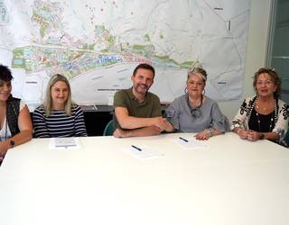 Lankidetza hitzarmena sinatu dute udalak eta Aterpea merkatarien elkarteak