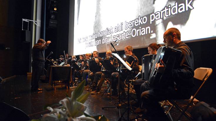 Akordeoiek eta argazkiek kontatu dute historia