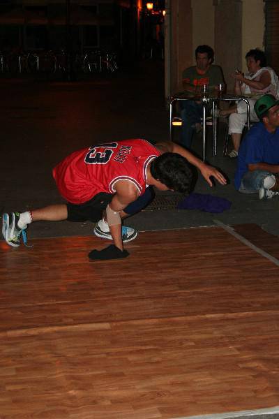 Larunbat gauean Break Dance izan zen Jalgin