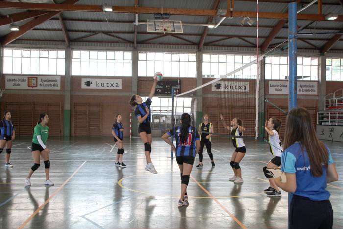 Ostadar Boleibola saileko taldeek erronkaz betetako denboraldia izango dute