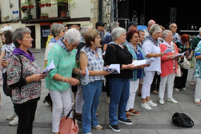 Euskal Jaia: kantu jira Xumela koruarekin