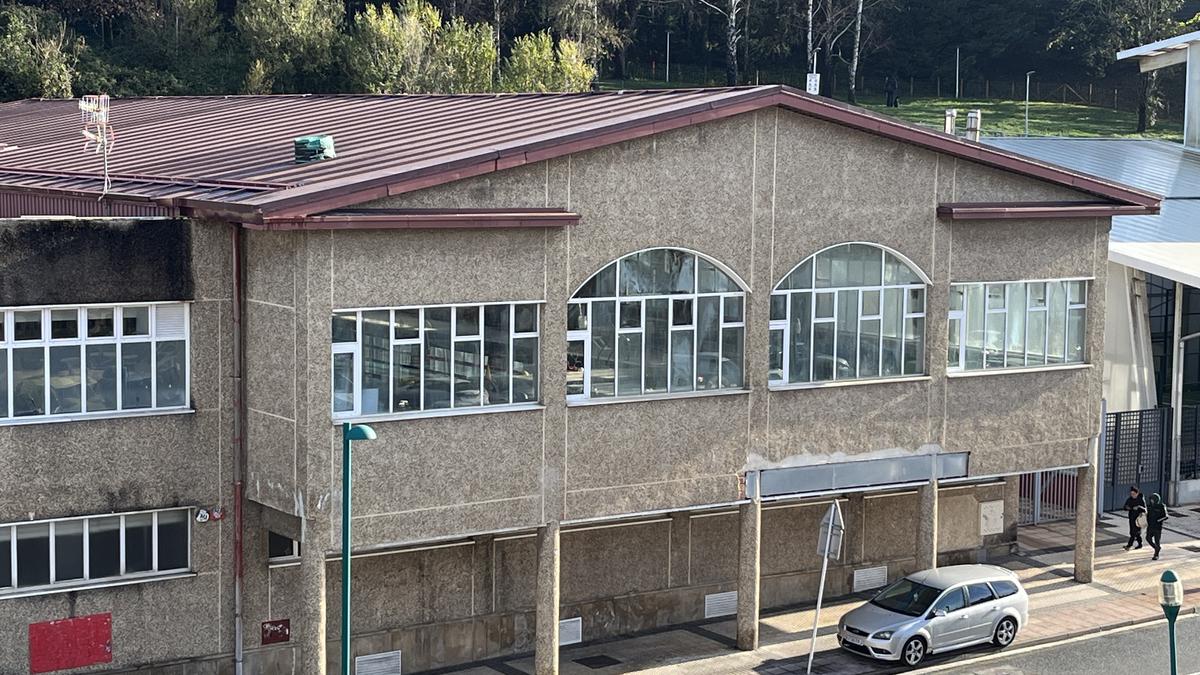 Kiroldegiko igerilekua itxita dago