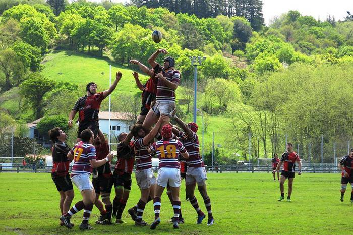 Kolpe gogorra Zarautzen, Ohorezko mailara igotzeko borrokan