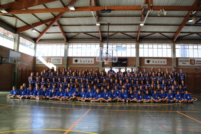 Ostadar Saskibaloia atalak taldeen aurkezpena egin du