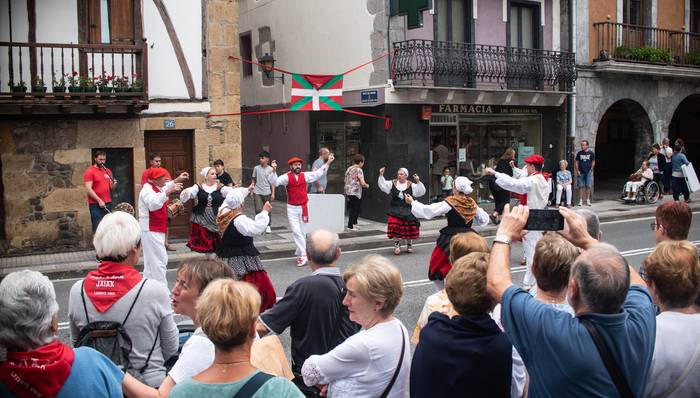 Santa Ana eguna: dantzaldia karkaban