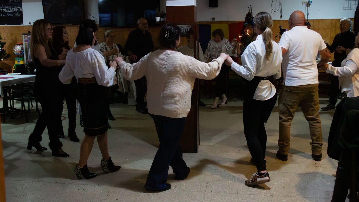 Errumaniaren Eguna ospatu du Decebal Elkarteak