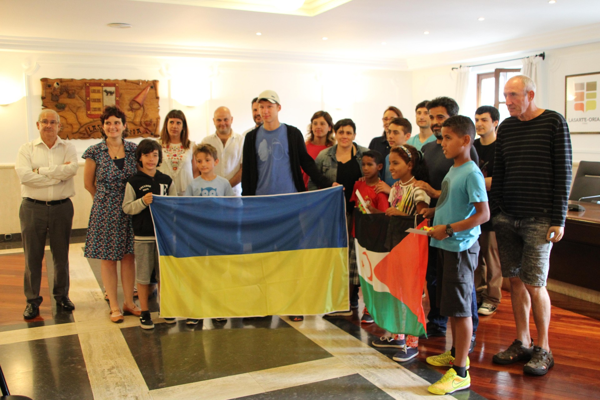 Harrera egin diete ume saharar eta ukrainiarrari