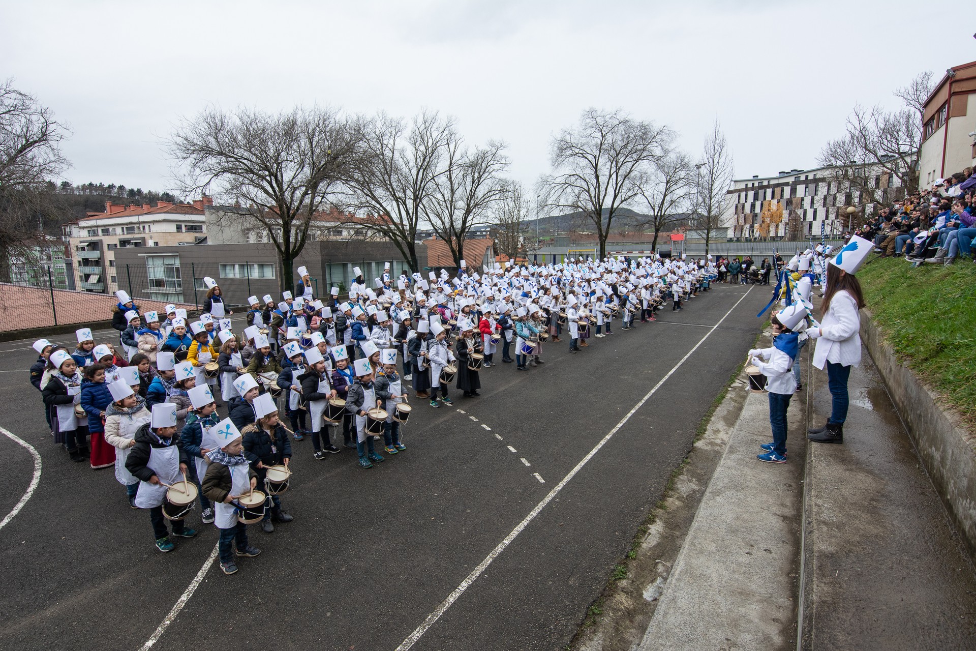 Danborrak astinduko dituzte bihar ikastetxeetan