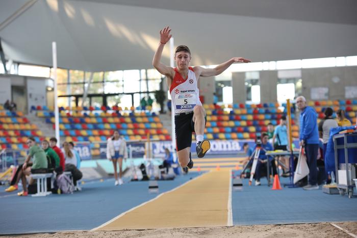 Almagro atleta gazteak ederki hasi du pistako denboraldia