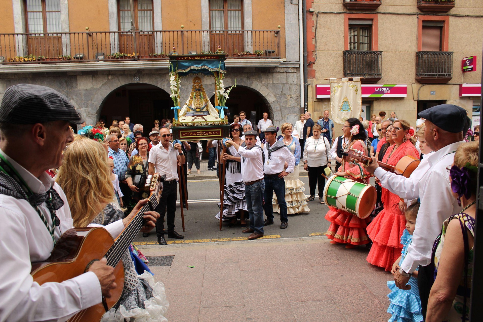 Andaluziako jantzi eta doinuak, Atsobakarren