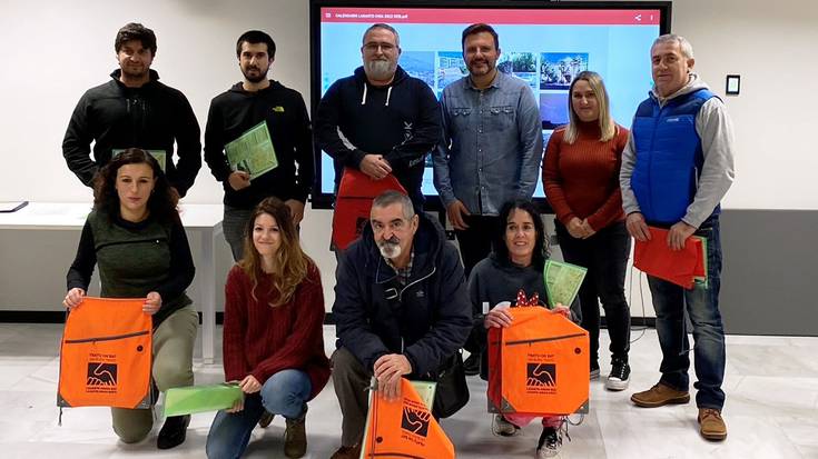 Hamabi argazki, 365 egun ilustratzeko