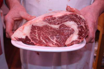 Wagyu haragi bereziko xerrak, saiheskia eta txuletak salgai Larrañagan