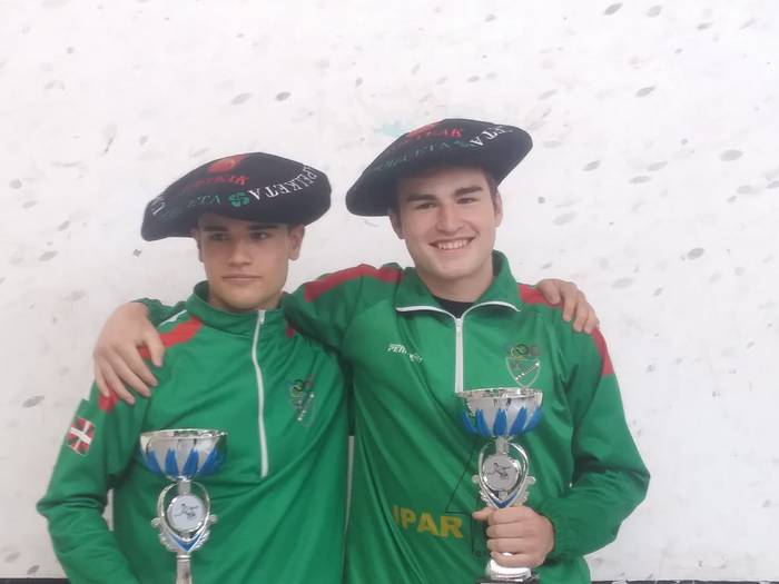 Urdanpilletak Umore ona torneoko txapela jantzi du