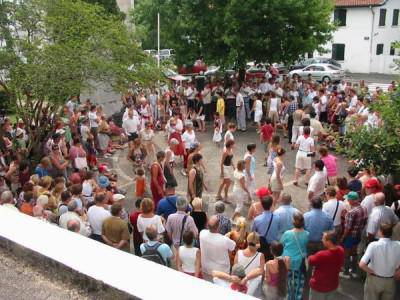 Dantza aitzaki, euskaraz ondo pasatzeko