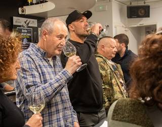 Errioxako ardoak dastatu dituzte