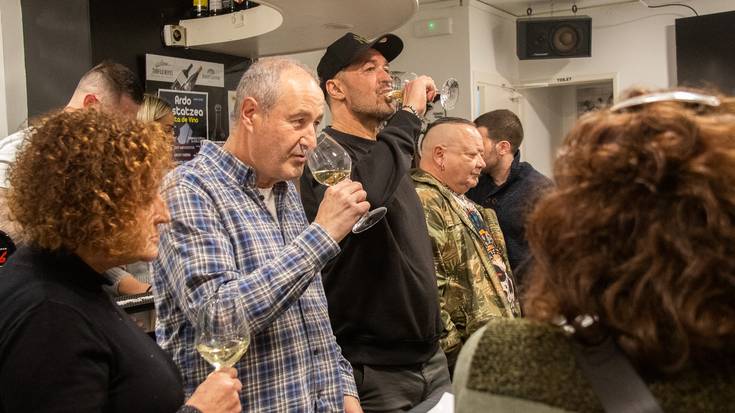 Errioxako ardoak dastatu dituzte