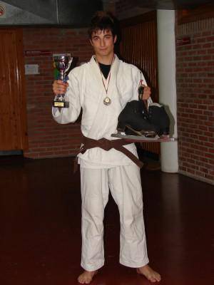 “Amaren eraginez patinaje artistikoan sartu nintzen, eta aitarenaz, judoan”