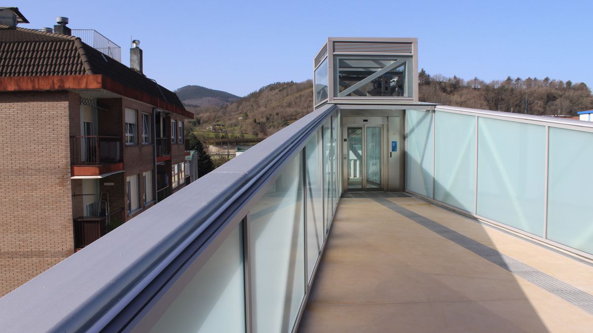 Gaurtik erabilgarri dago Goikale eta Kale Nagusia lotzen dituen igogailua