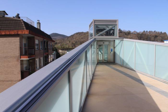 Gaurtik erabilgarri dago Goikale eta Kale Nagusia lotzen dituen igogailua