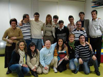 Leire Pajin [i]Gure Ametsa[/i] taldeko gazteekin egon zen