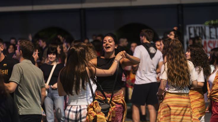Sekulako giroa izan dute Okendo plazan