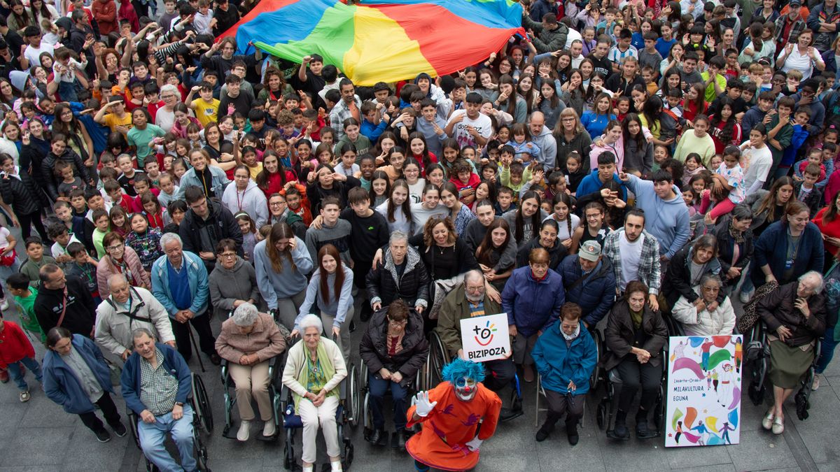 Kulturartekotasunaren taupadek ekarri dute bizipoza Okendo Plazara