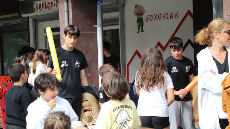 Auzokideekin ospatu du Dulce Tentacion dendak Bitxiak saria