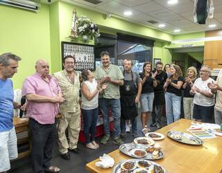 Txapela kentzeko moduko pintxo-potea egin dute