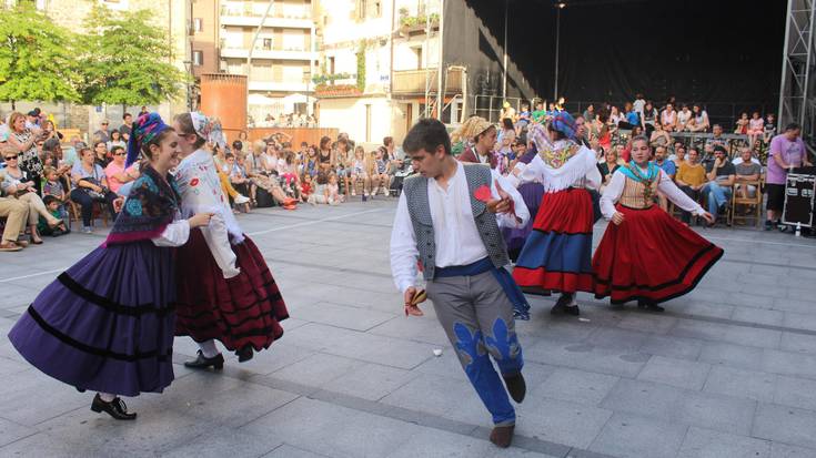 Dantzan pasa dute asteburua